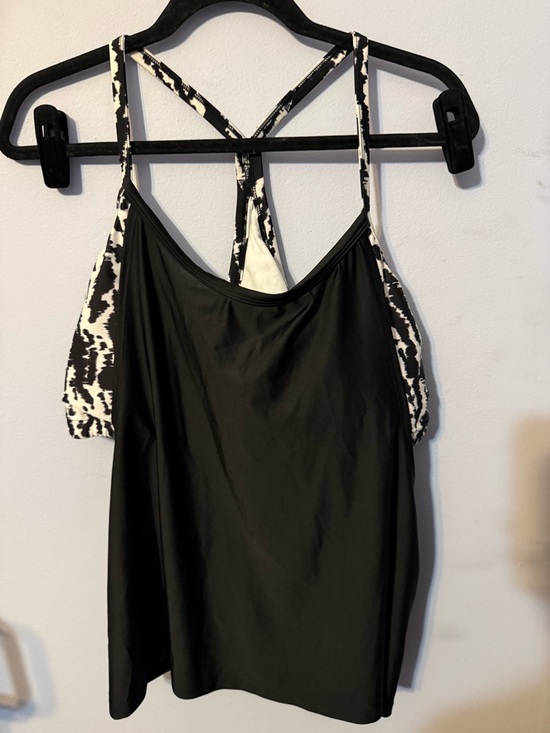 Xersion Other - Xersion Black and White Tankini Swim Top